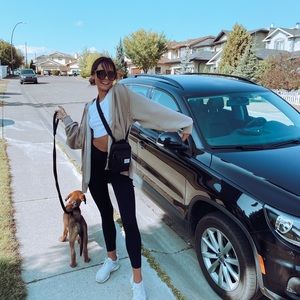 Meet your Posher, Elly summer